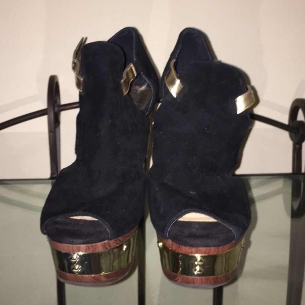 Ginni Bini Wedges Brand New
